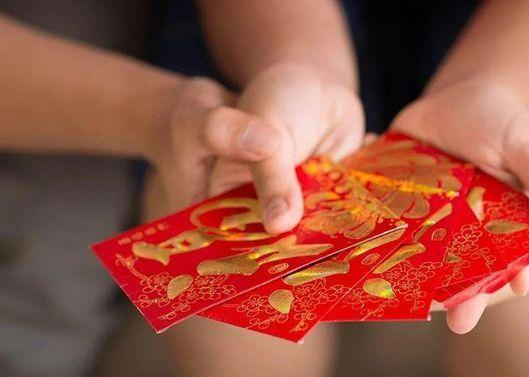 关怀员工父母，，，，，，，，为员工父母设置关怀金制度